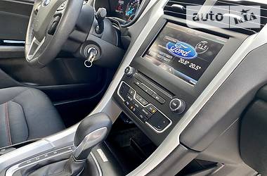 Седан Ford Fusion 2015 в 