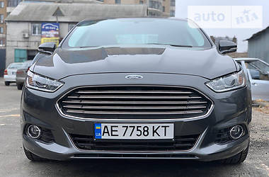 Седан Ford Fusion 2015 в 