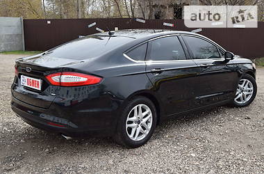 Седан Ford Fusion 2016 в 