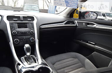 Седан Ford Fusion 2016 в 