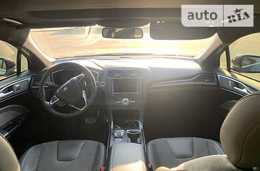 Седан Ford Fusion 2017 в 