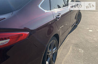 Седан Ford Fusion 2017 в 