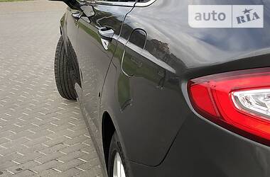 Седан Ford Fusion 2016 в 