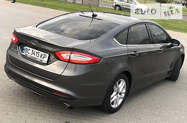 Седан Ford Fusion 2016 в 