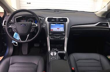 Седан Ford Fusion 2018 в 