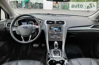 Седан Ford Fusion 2015 в 
