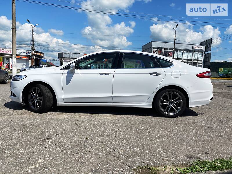 Седан Ford Fusion 2015 в Черновцах
