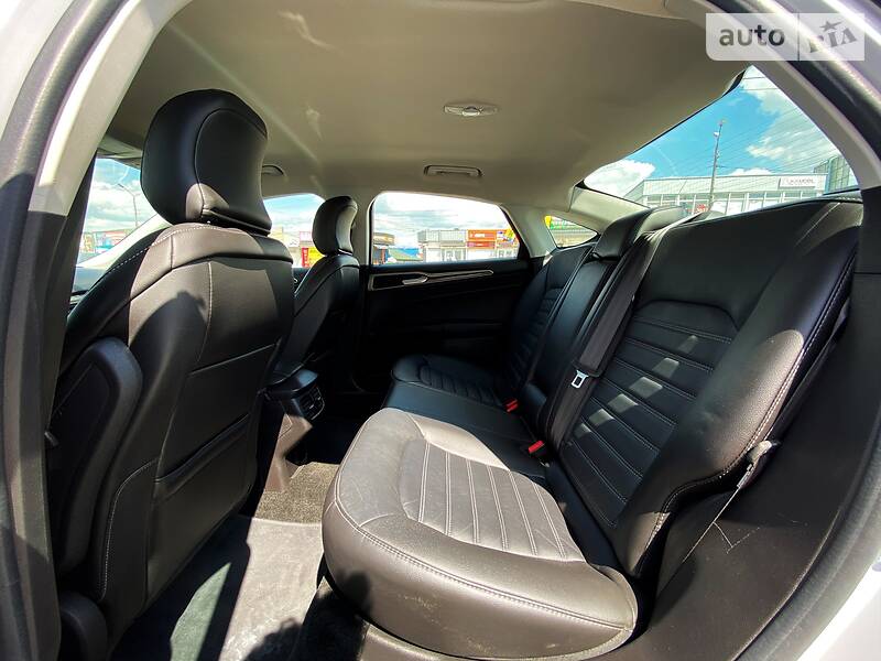 Седан Ford Fusion 2015 в Черновцах