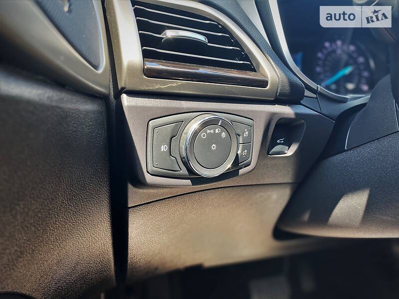 Седан Ford Fusion 2015 в Черновцах