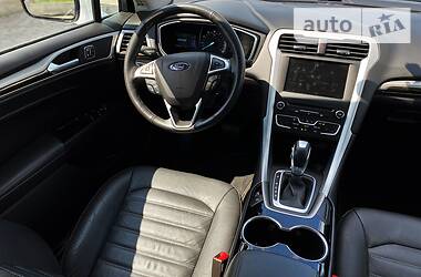 Седан Ford Fusion 2015 в 