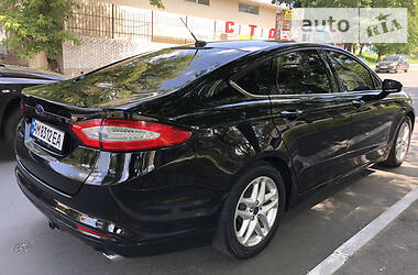 Седан Ford Fusion 2016 в 