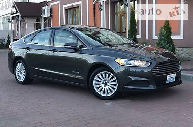 Седан Ford Fusion 2015 в Стрию