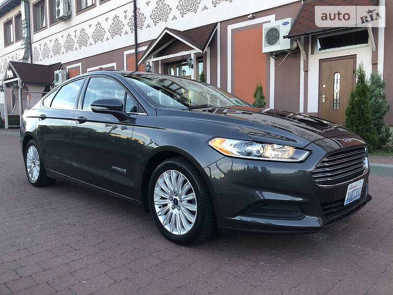 Седан Ford Fusion 2015 в Стрию