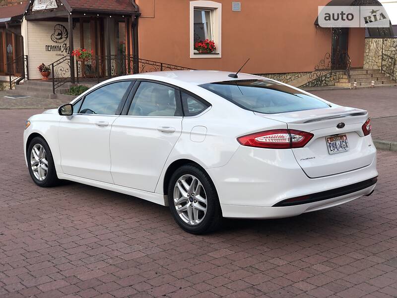Седан Ford Fusion 2013 в Стрию