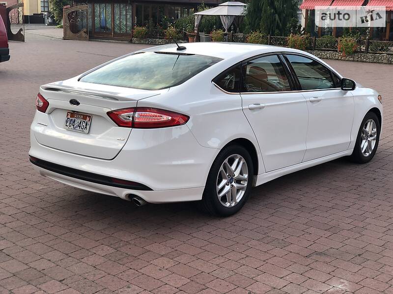 Седан Ford Fusion 2013 в Стрию