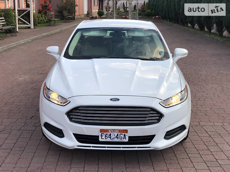 Седан Ford Fusion 2013 в Стрию
