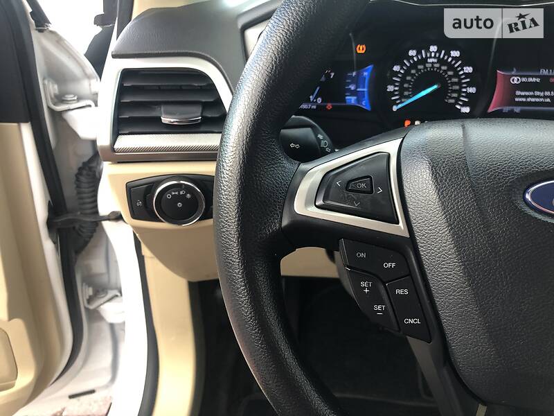 Седан Ford Fusion 2013 в Стрию