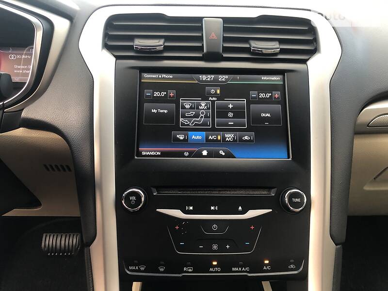 Седан Ford Fusion 2013 в Стрию