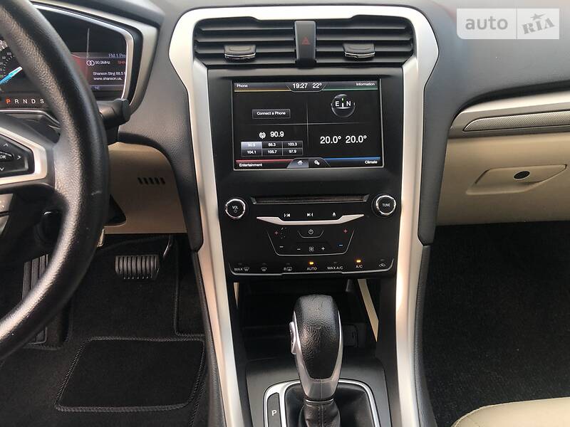 Седан Ford Fusion 2013 в Стрию