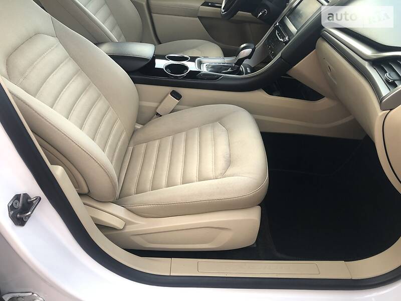 Седан Ford Fusion 2013 в Стрию