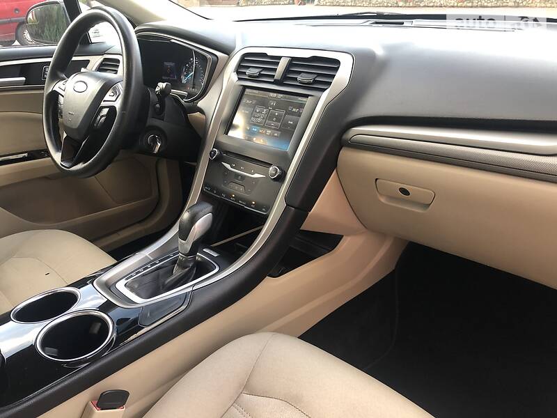 Седан Ford Fusion 2013 в Стрию