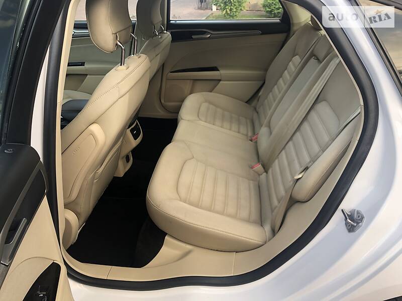 Седан Ford Fusion 2013 в Стрию