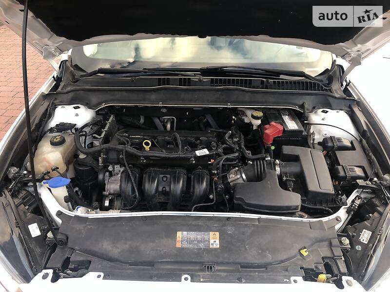 Седан Ford Fusion 2013 в Стрию