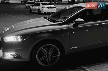 Седан Ford Fusion 2015 в 