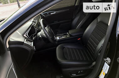 Седан Ford Fusion 2017 в 