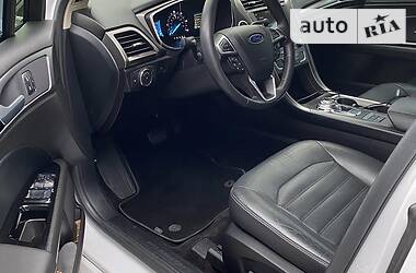 Седан Ford Fusion 2016 в 