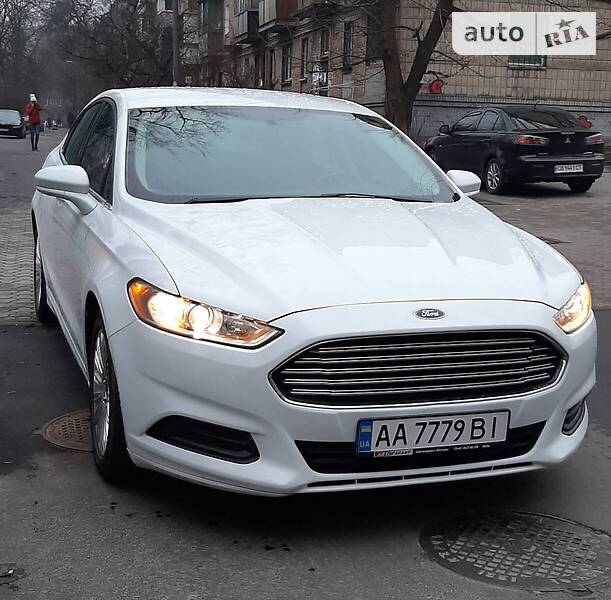 Седан Ford Fusion 2013 в Полтаві