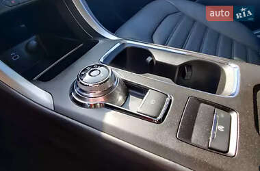 Седан Ford Fusion 2017 в 
