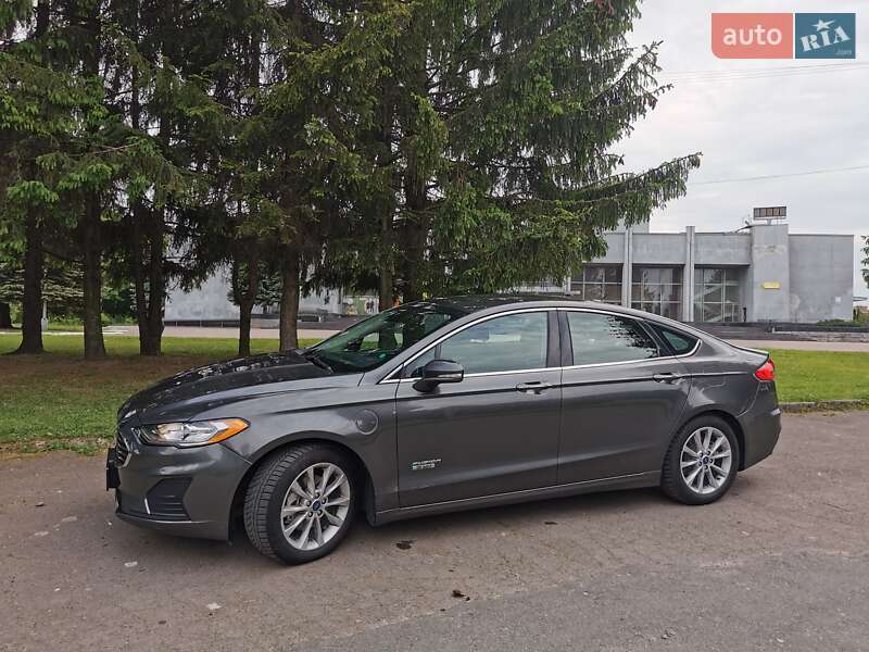 Седан Ford Fusion 2018 в Ровно