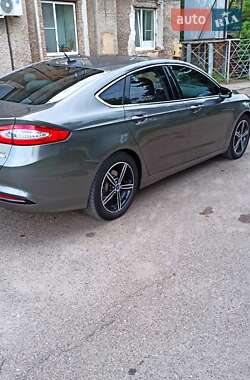 Седан Ford Fusion 2013 в 