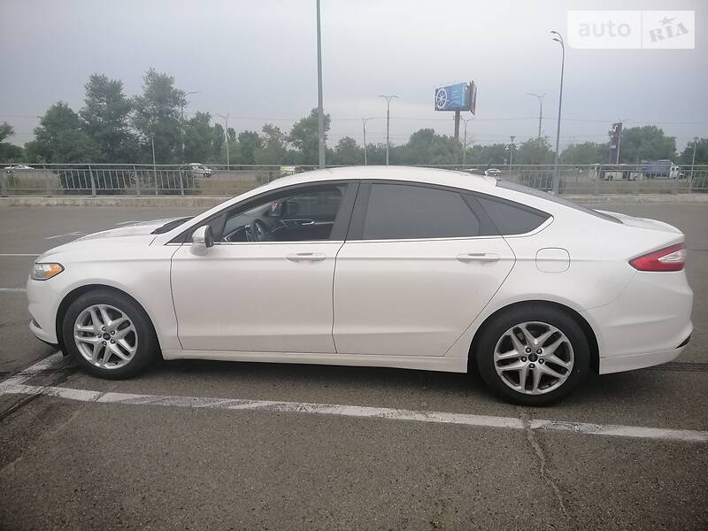 Седан Ford Fusion 2013 в 