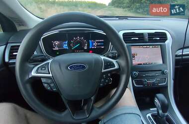Седан Ford Fusion 2015 в 