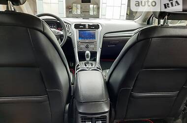 Седан Ford Fusion 2016 в 
