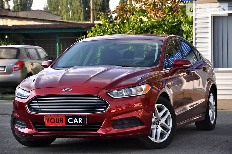 Седан Ford Fusion 2015 в 