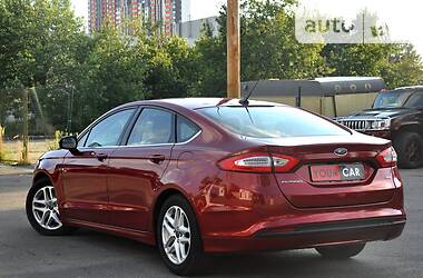 Седан Ford Fusion 2015 в 