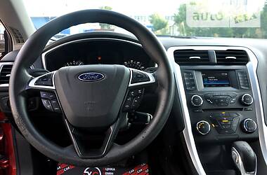 Седан Ford Fusion 2015 в 