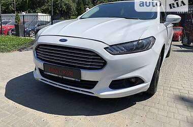 Седан Ford Fusion 2016 в 