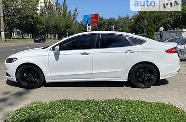 Седан Ford Fusion 2016 в 