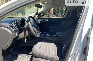 Седан Ford Fusion 2016 в 