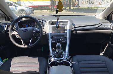 Седан Ford Fusion 2016 в 