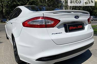 Седан Ford Fusion 2016 в 