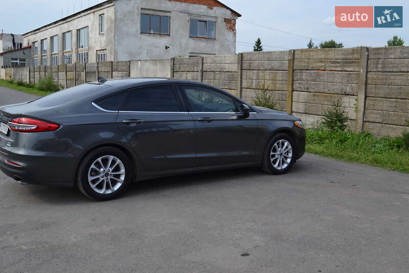 Седан Ford Fusion 2020 в Иршаве