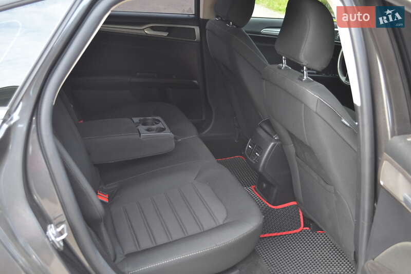 Седан Ford Fusion 2020 в Иршаве