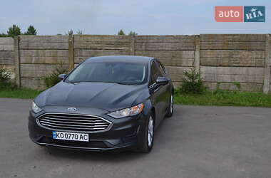 Седан Ford Fusion 2020 в Иршаве