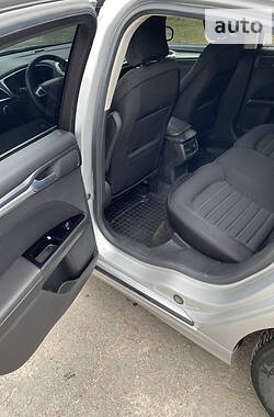 Седан Ford Fusion 2015 в 