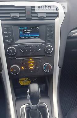 Седан Ford Fusion 2013 в 